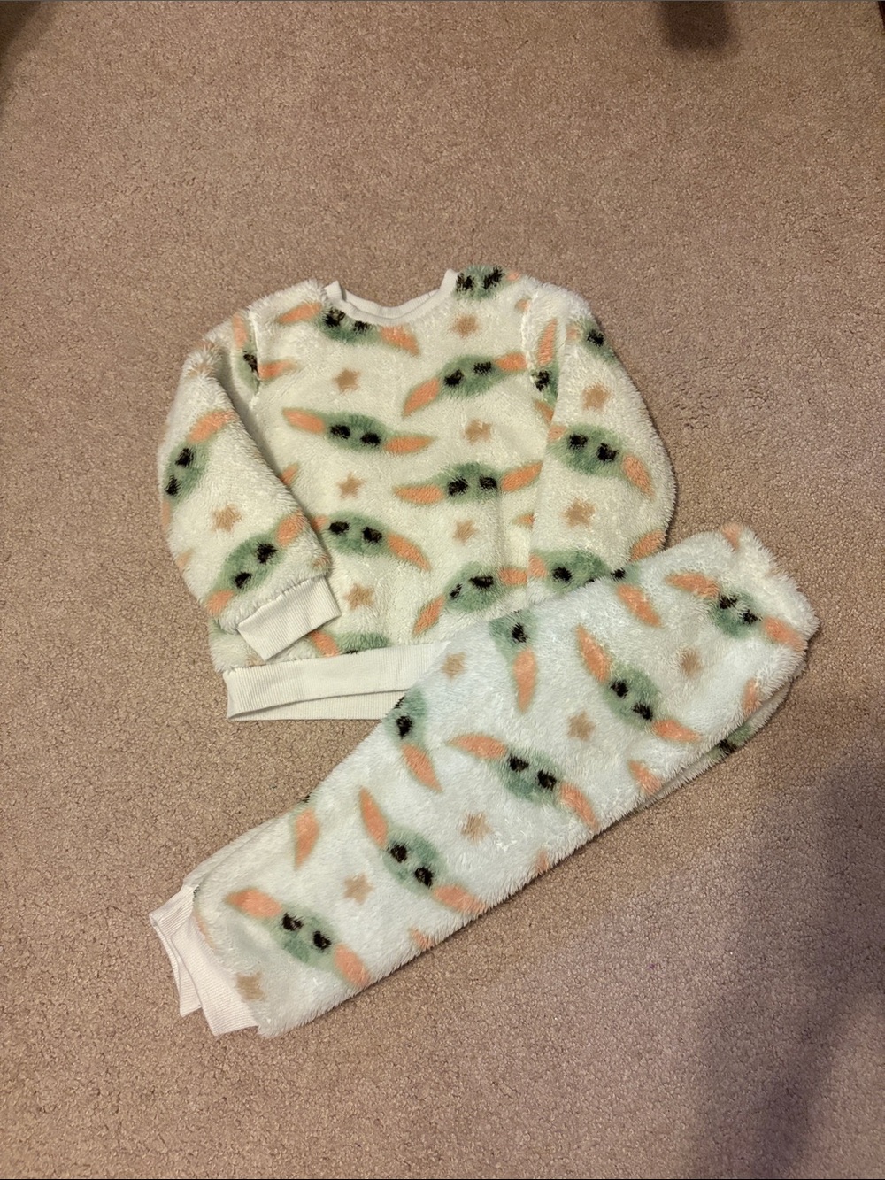 Cozy Cream Kids Pajama Set with Green Print Baby Yoda Grogu Star Wars